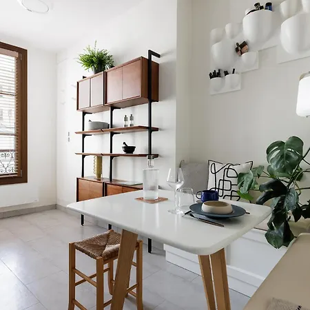 Lucky - Amelie & Eiffel - Tax Returned Apartment
